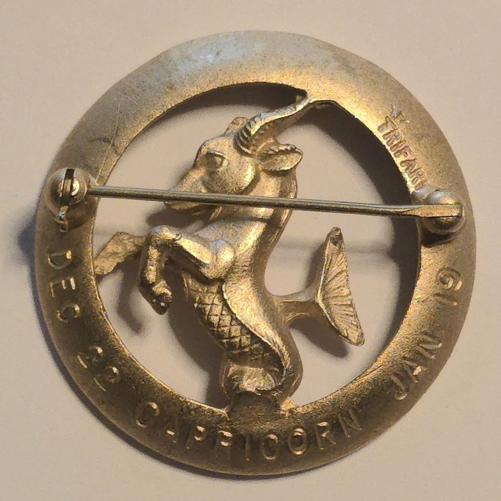 Vintage Trifari Capricorn Brooch Astrology Zodiac Pin 1.5" Gold Tone (S1) - Picture 7 of 9